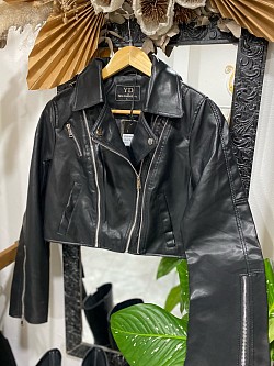 Campera eco cuero disponible en talle M